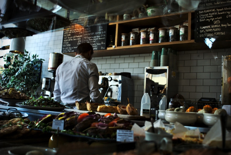 magasin-LA ROQUEBRUSSANNE-min_bar_cafe_restaurant_shop_counter_showcase_display_fresh-877172